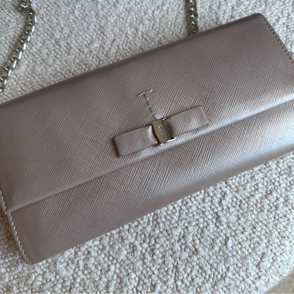 Salvatore Ferragamo Bow Wallet - Picture 1 of 6